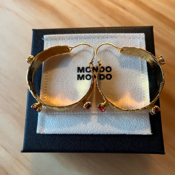 Mondo Mondo Ruby Glass Espirit 18k Gold-plated Hoop Earrings - Picture 5 of 8